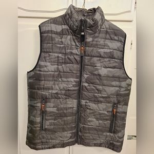 Halifax Traders Camo Vest Size XL